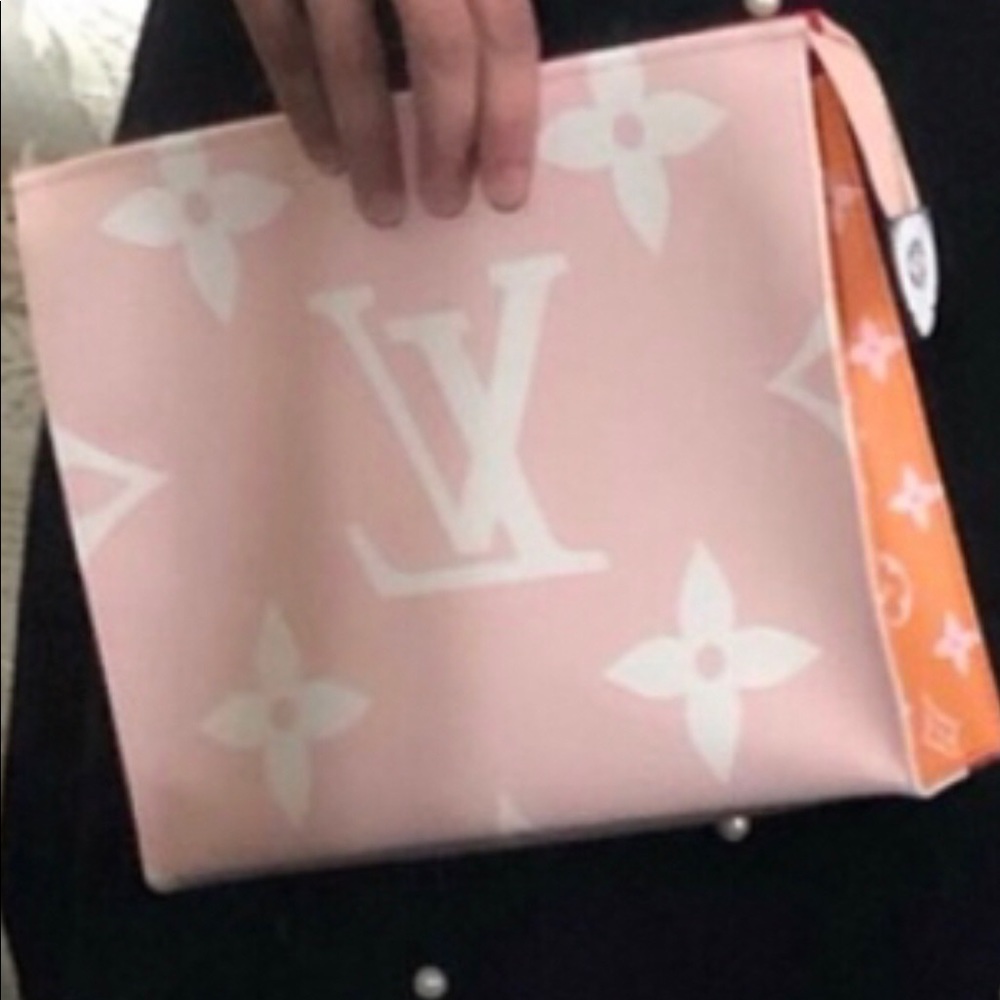 Louis Vuitton Toiletry Pouch 26 Limited edition Brand New - Picture 10 of 11